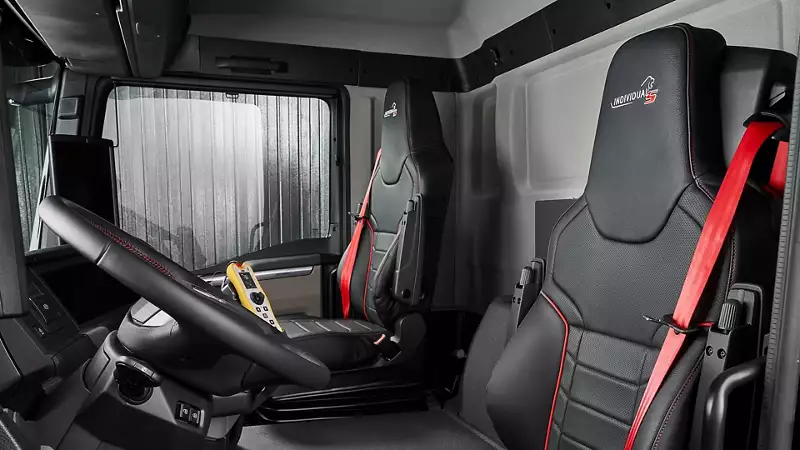 Premium leather seats for driver and co-driver
